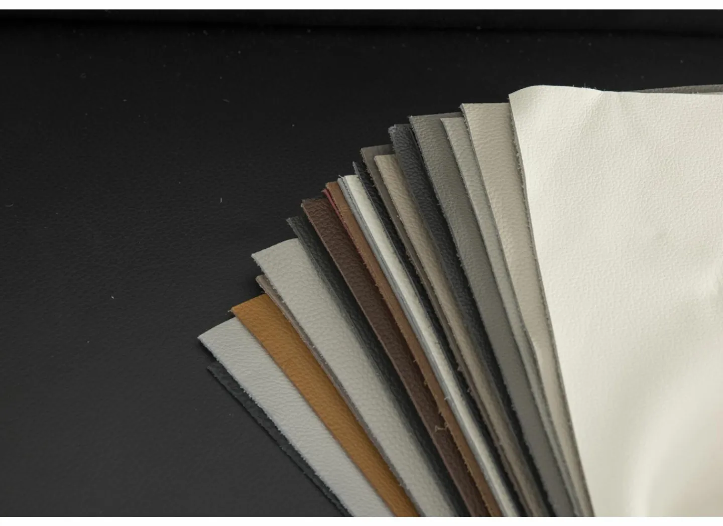 Hoeksalon After 295x232cm - leder - zwart met relax- Hoeksalons