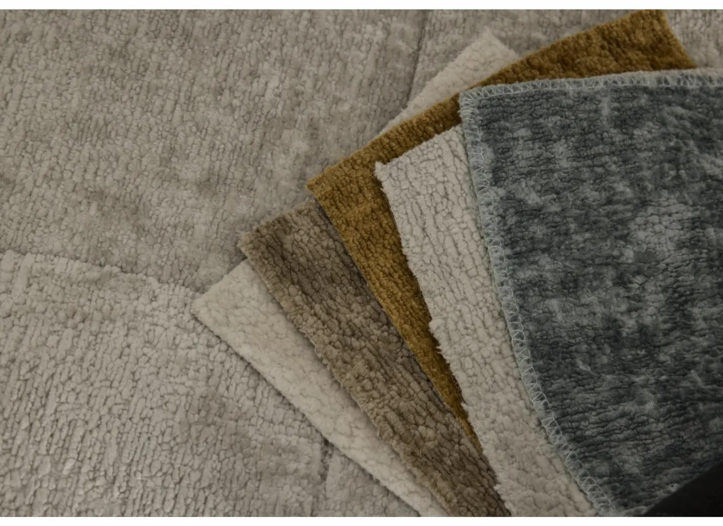 Hoeksalon Crow 334x301cm - stof - turtledove met 2 elektrische relaxen- Hoeksalons